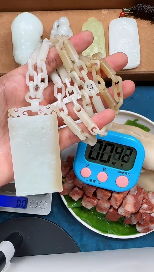 颈饰未镶嵌和田玉牛**爷吊坠