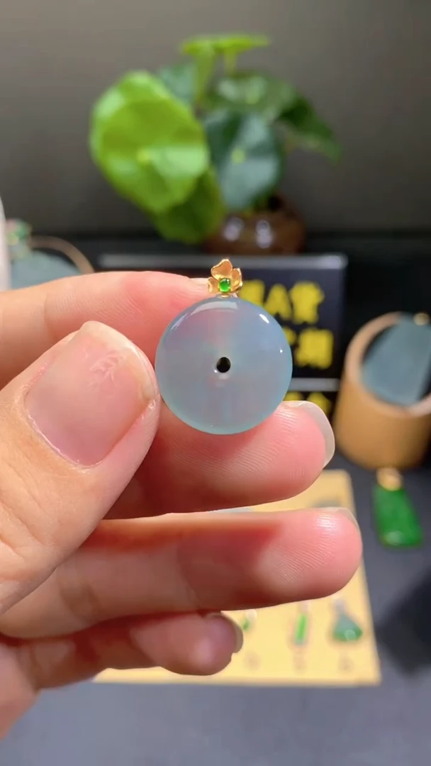 颈饰18K金镶嵌翡翠翡翠