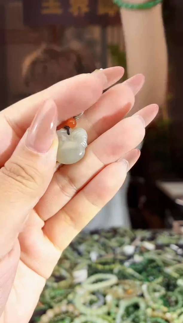 和田玉未镶嵌颈饰拍一发一