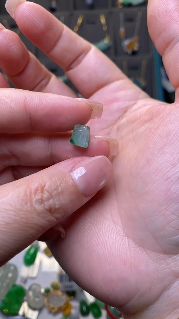 颈饰未镶嵌翡翠净货36358