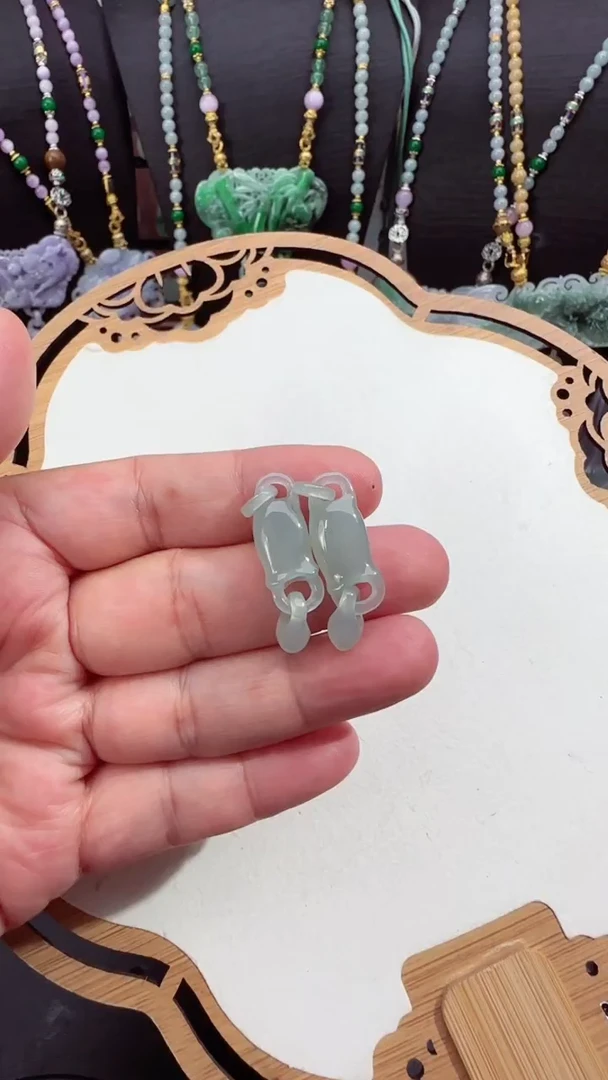 翡翠未镶嵌颈饰耳环