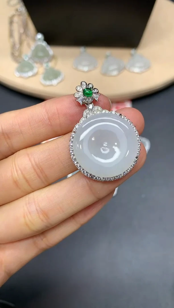 【闪购商品】翡翠吊坠(不含链)银S925镶嵌平安扣【多样性发其一】