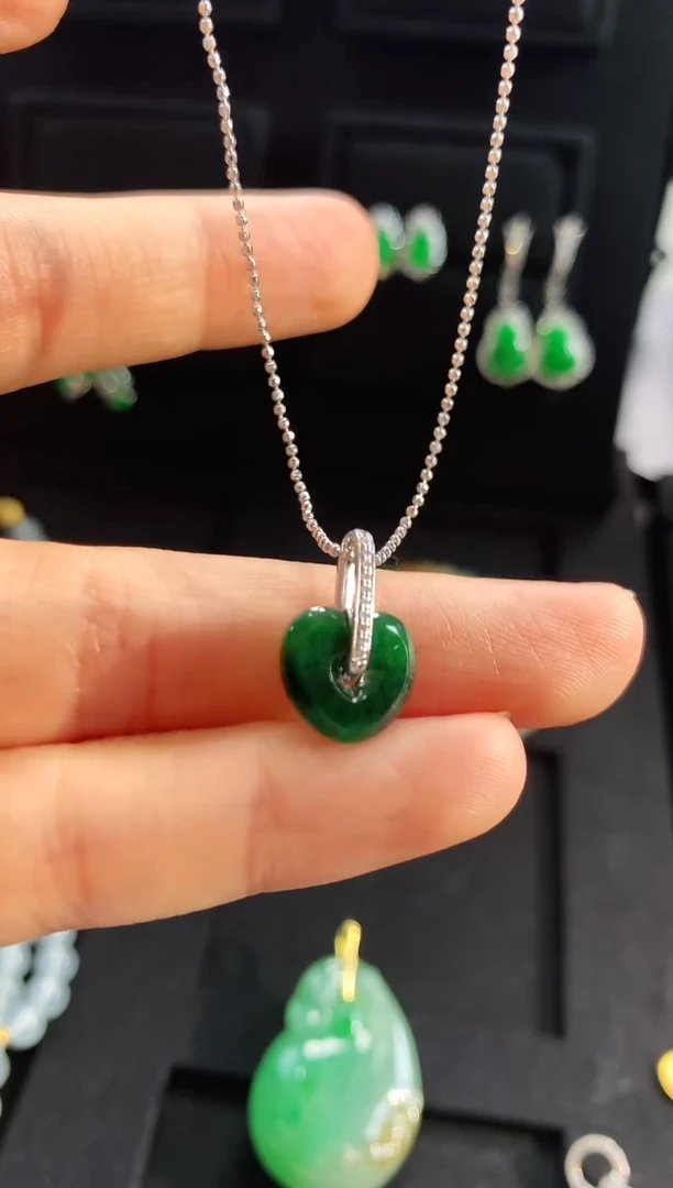 【闪购商品】翡翠吊坠(不含链)18K金镶嵌吊坠