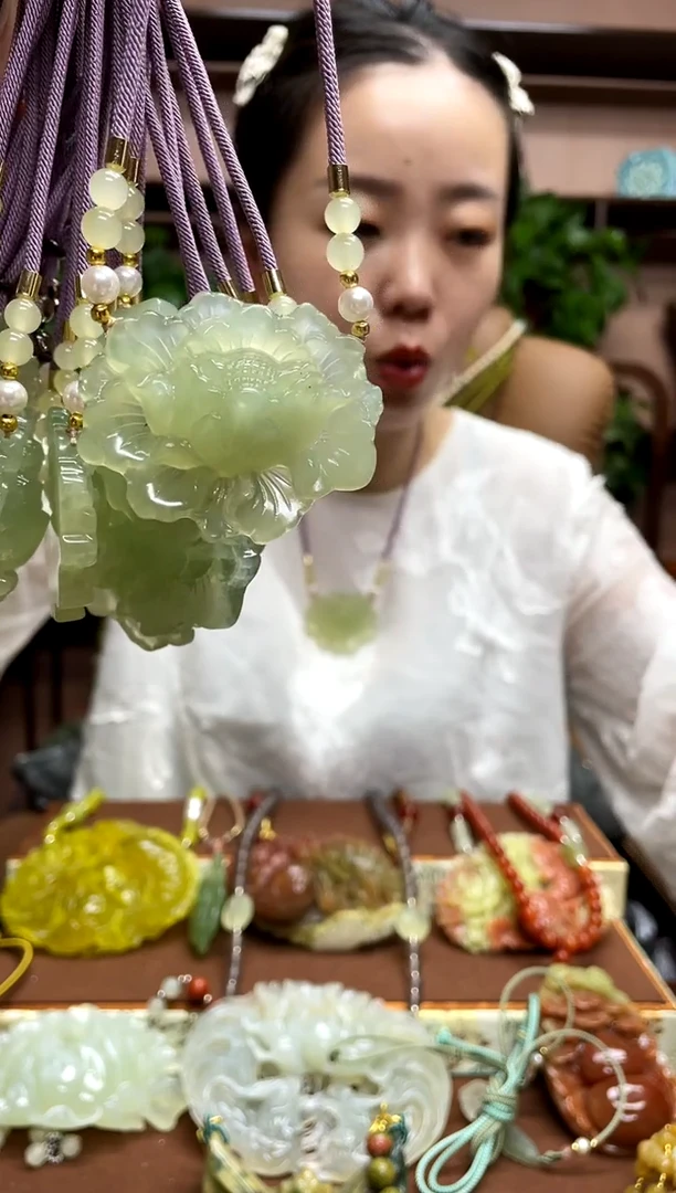 未镶嵌岫玉吊坠多样性发货发其中之一