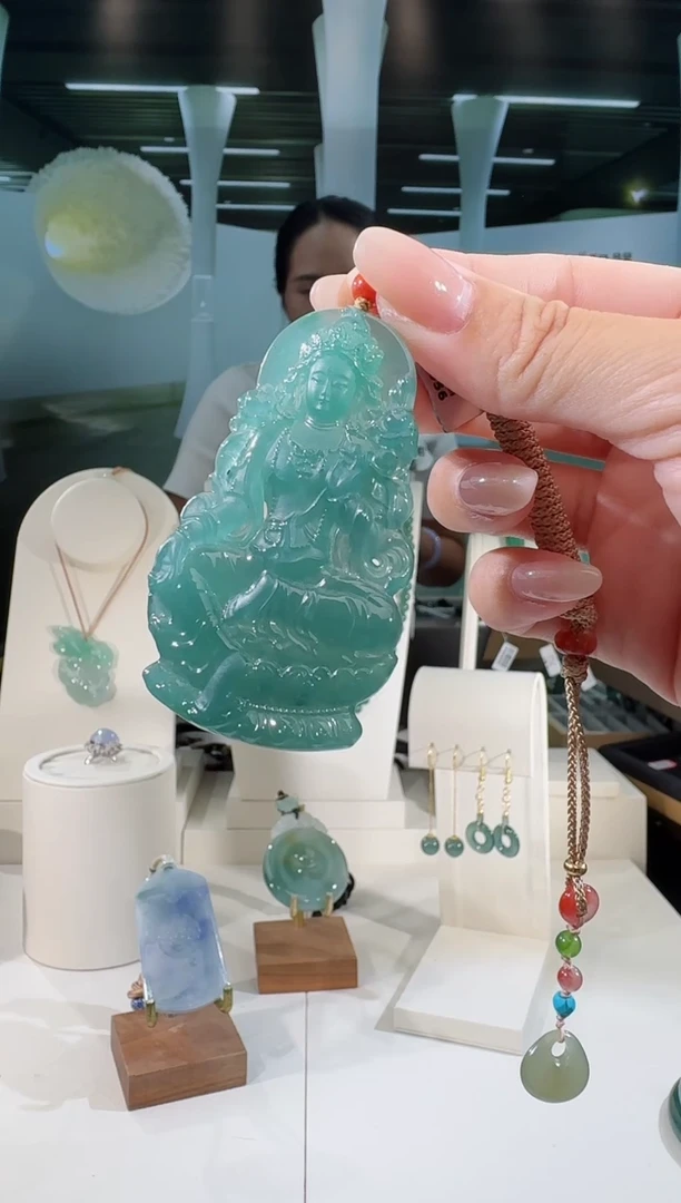 翡翠未镶嵌吊坠(不含链)纯天然A货翡翠度母（多样性发其一）