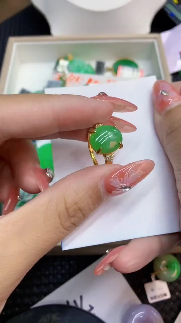 颈饰未镶嵌翡翠1