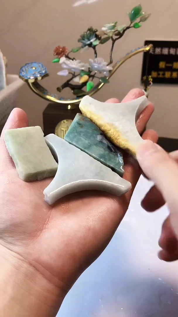 翡翠未镶嵌颈饰天然翡翠A货