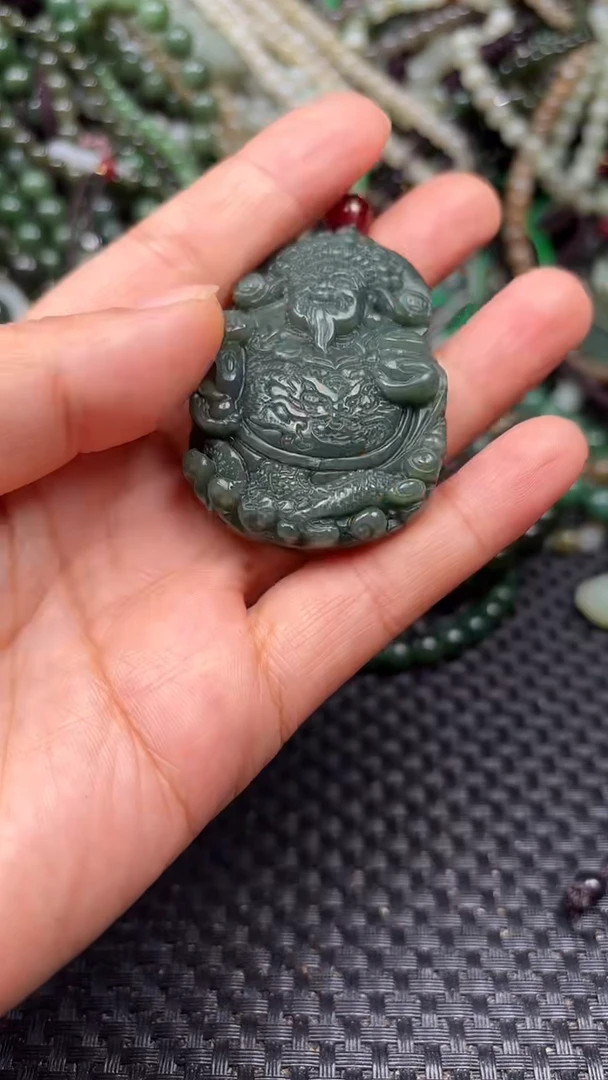 和田玉未镶嵌颈饰1