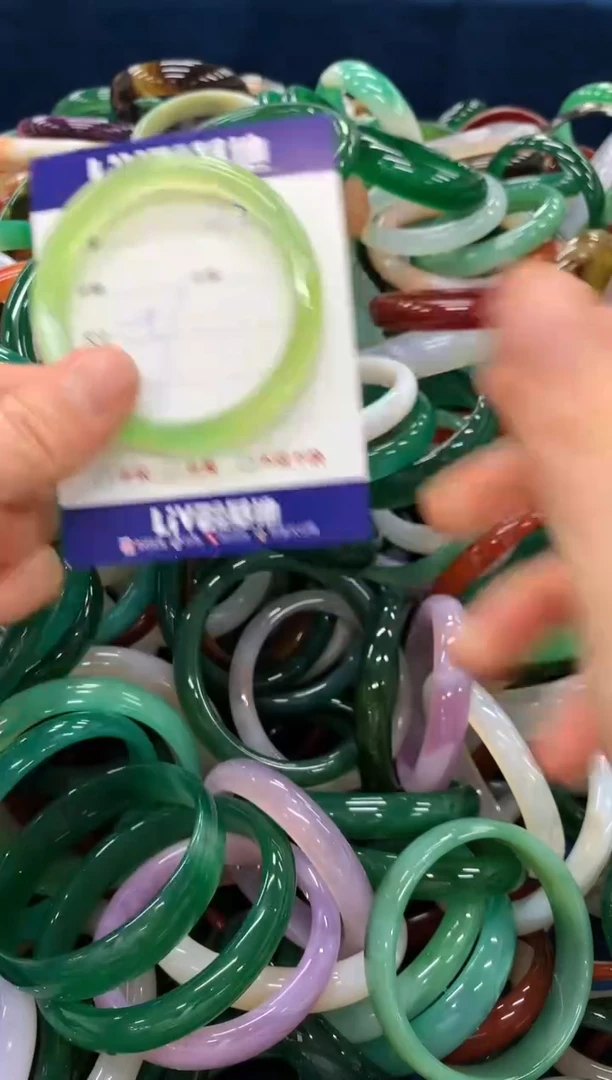 手镯玛瑙/玉髓未镶嵌83