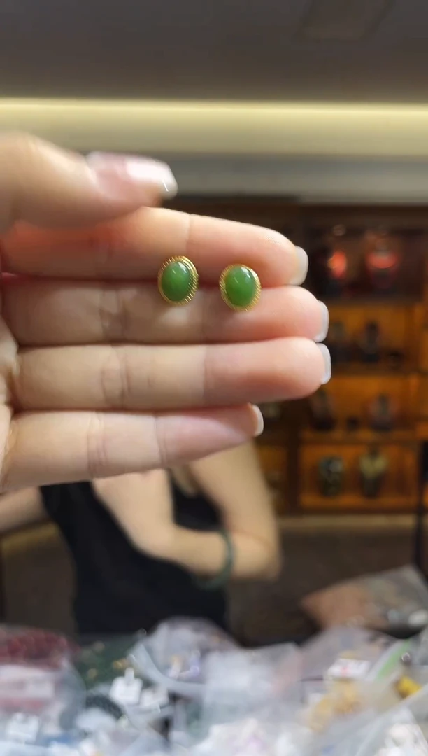 未镶嵌和田玉耳饰（多样性发一件）