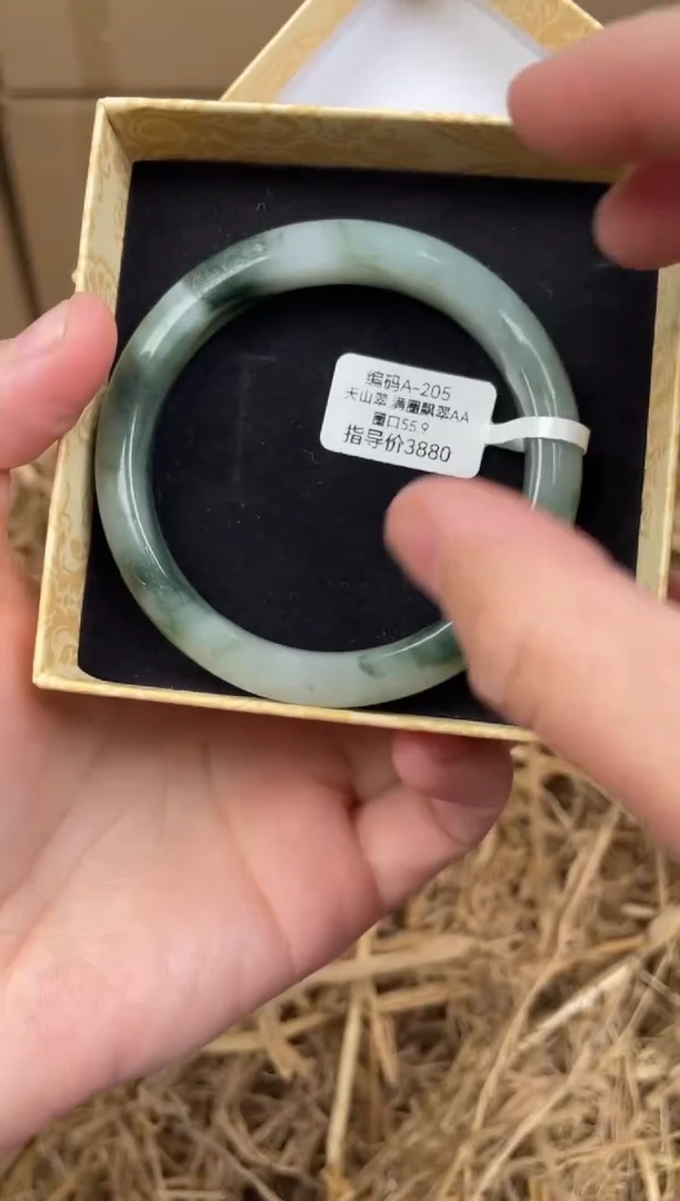 未镶嵌手镯石英质玉A205