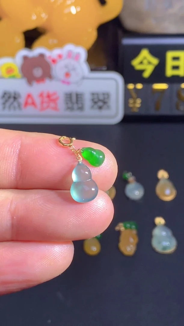 颈饰18K金镶嵌翡翠