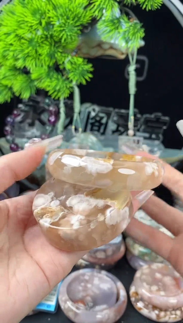 石英质玉手镯（圆镯）未镶嵌61