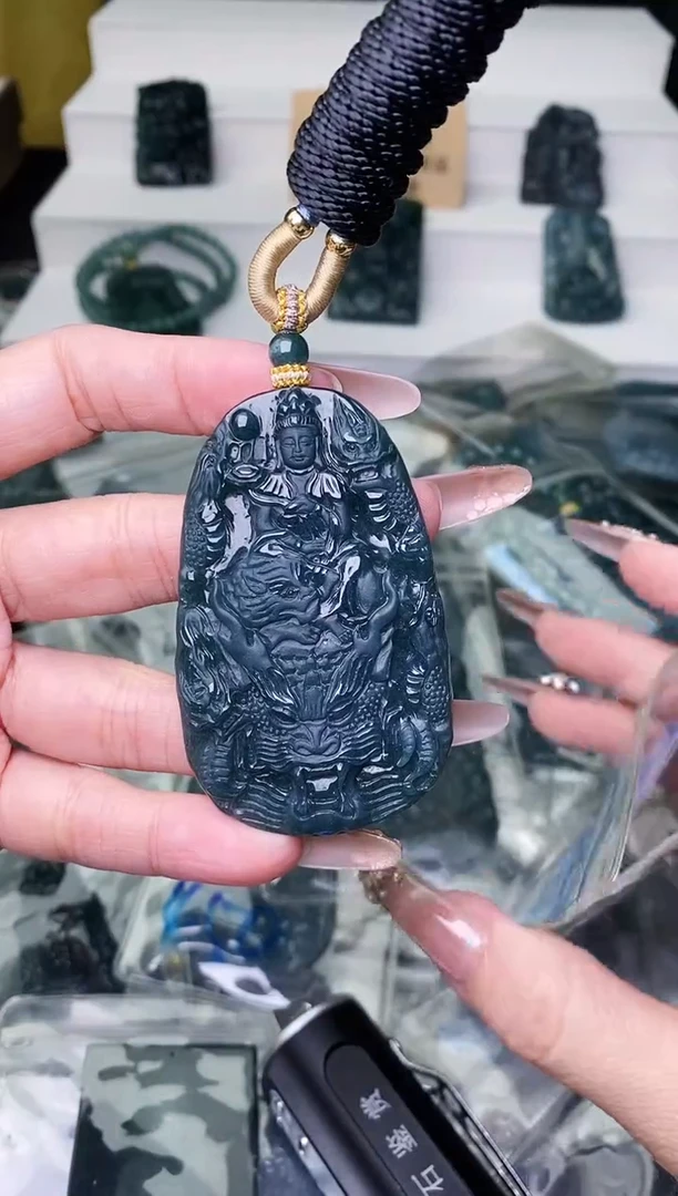 颈饰未镶嵌翡翠