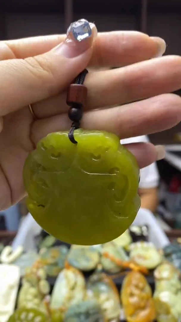 未镶嵌岫玉挂件