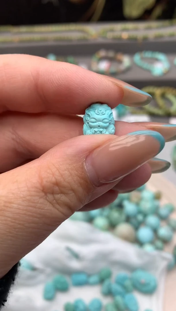 绿松石未镶嵌雕刻（天地孔）Q50