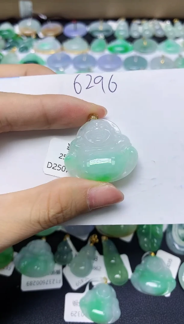 翡翠18K金镶嵌颈饰天然缅甸翡翠A货