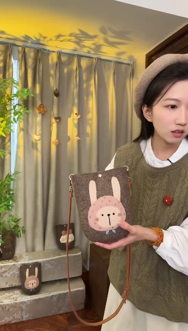 羊毛非遗纯手工包 手机包兔子