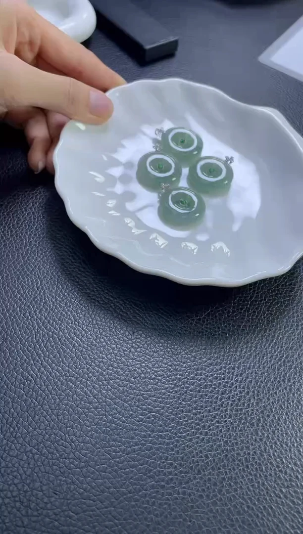 翡翠18K金镶嵌颈饰平安扣多样性发一件