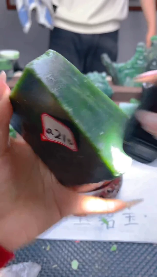 和田玉未镶嵌珠宝半成品210