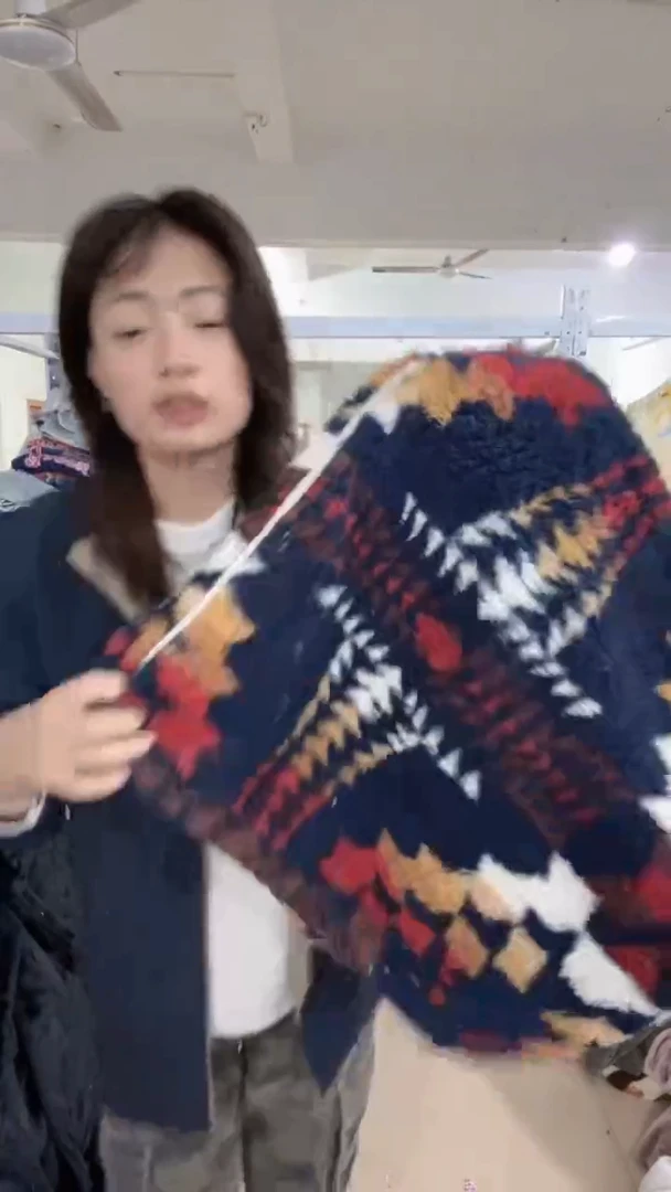 法兰绒008                    瑕疵两条