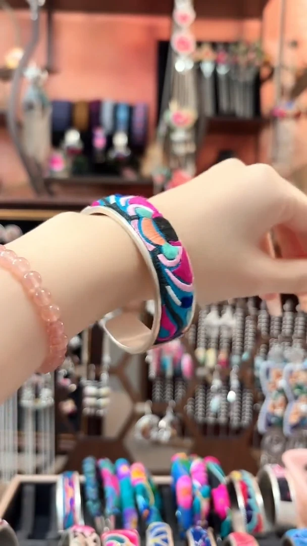 织绣云织谣民族风精美饰品 8