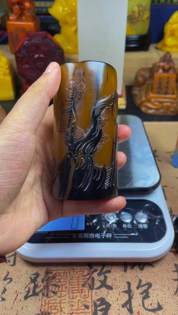 寿山石印石开播田黄乌鸦皮圆章