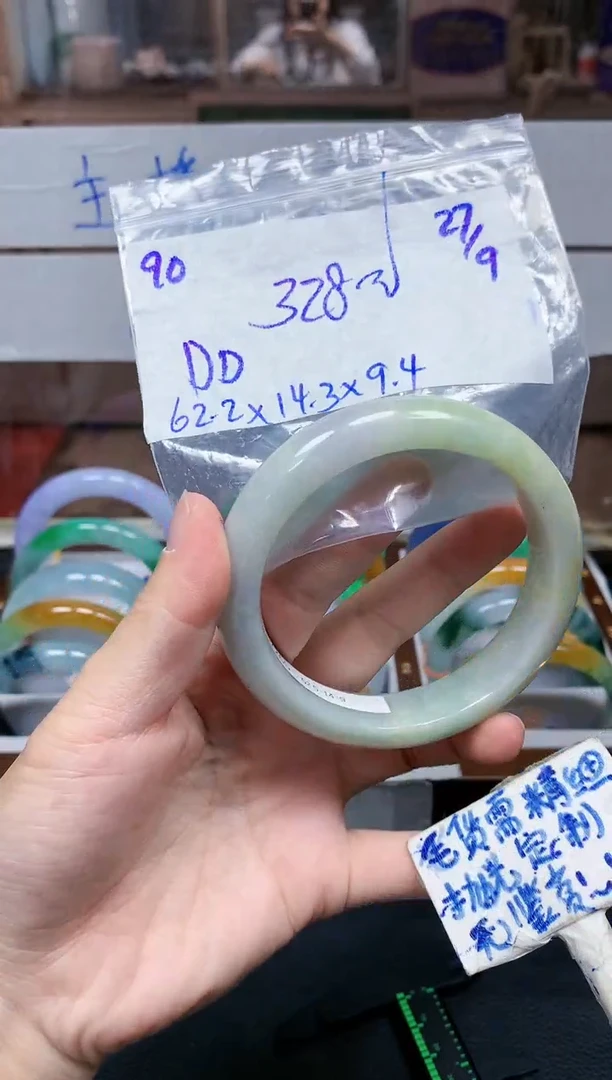 未镶嵌定制翡翠D**d90毛货需精细抛光手镯拍一发一