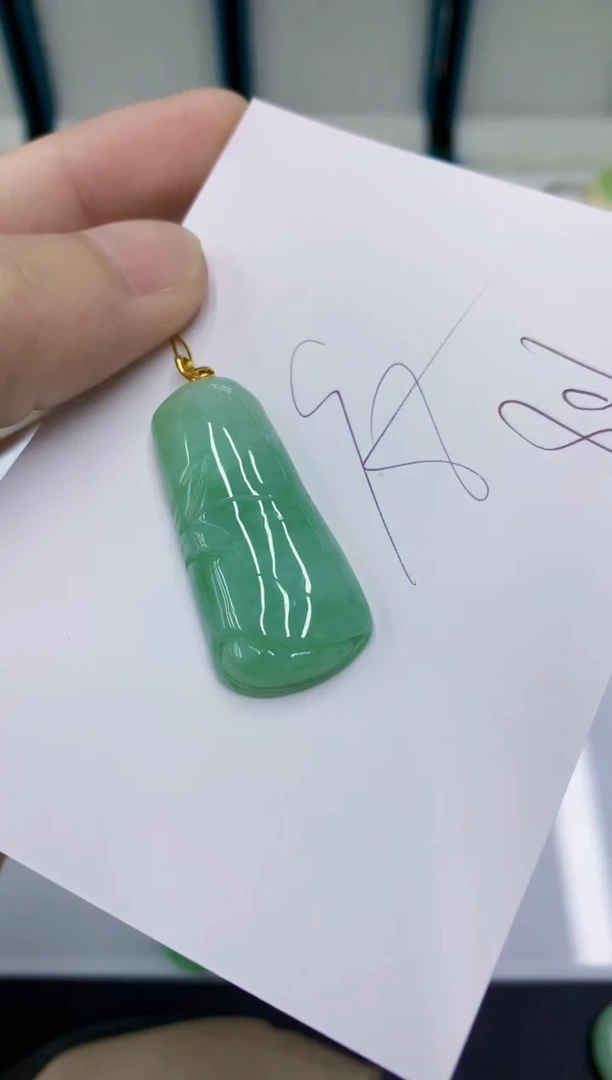 颈饰18K金镶嵌翡翠翡翠