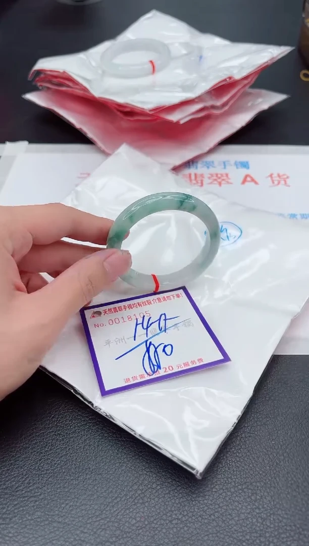 翡翠手镯未镶嵌1