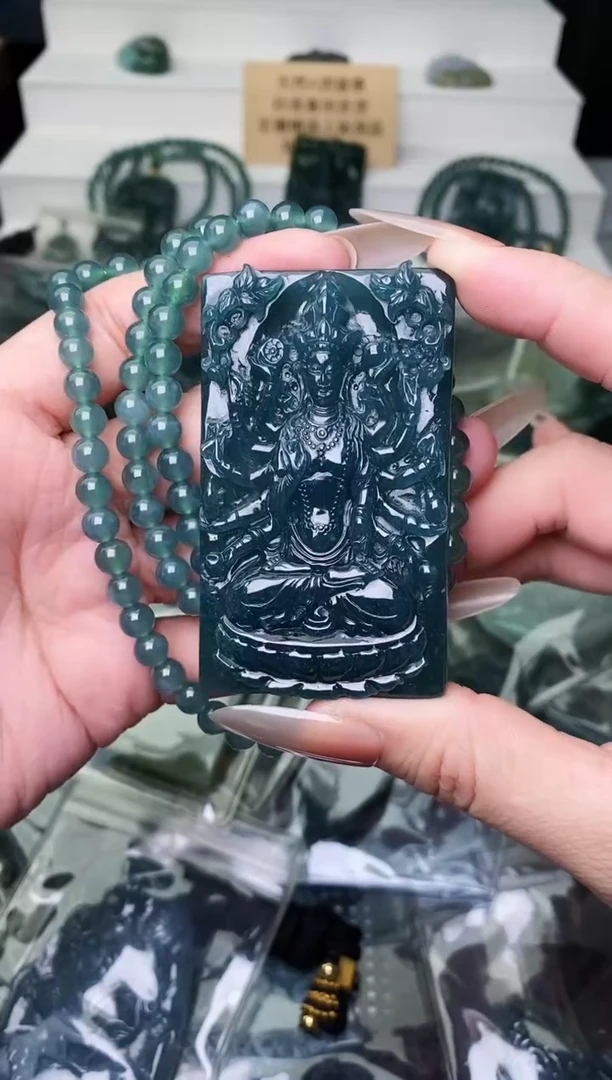 颈饰未镶嵌翡翠