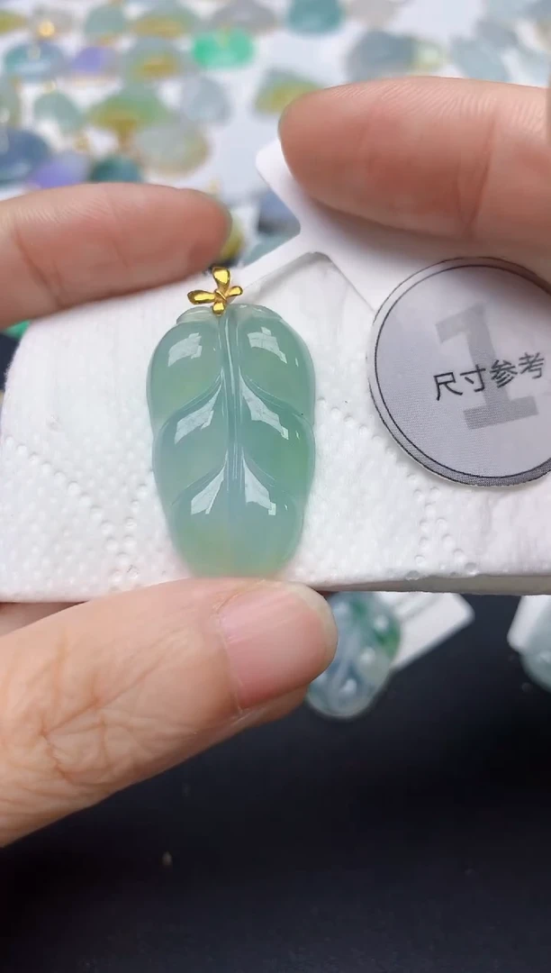 翡翠18K金镶嵌颈饰天然缅甸A货翡翠