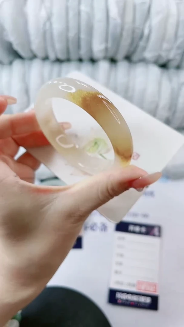 【闪购商品】石英质玉手镯未镶嵌0263454024多样性发货