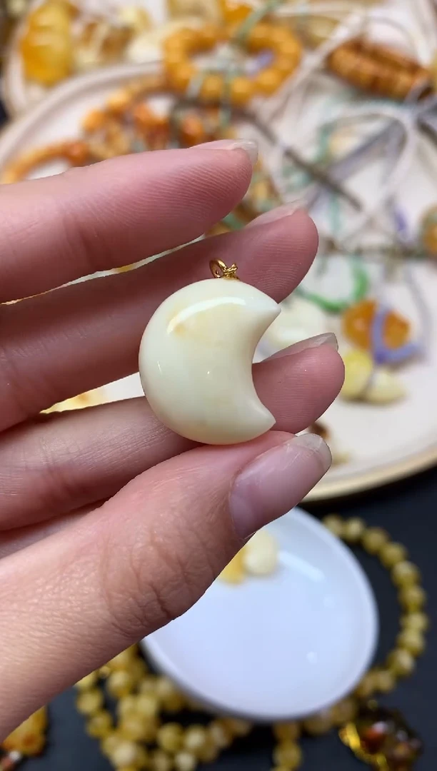 【闪购商品】蜜蜡裸石18K金镶嵌吊坠A466|680