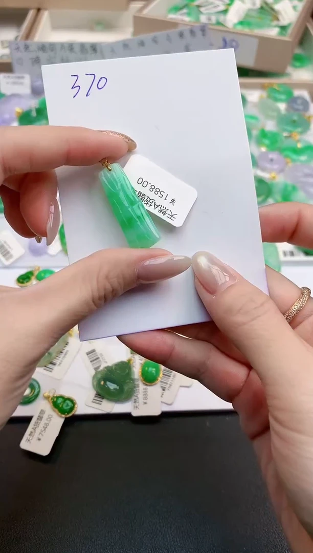 颈饰18K金镶嵌翡翠天然缅甸A货翡翠