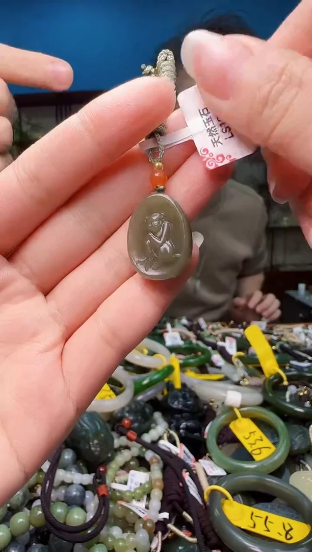 颈饰未镶嵌和田玉1