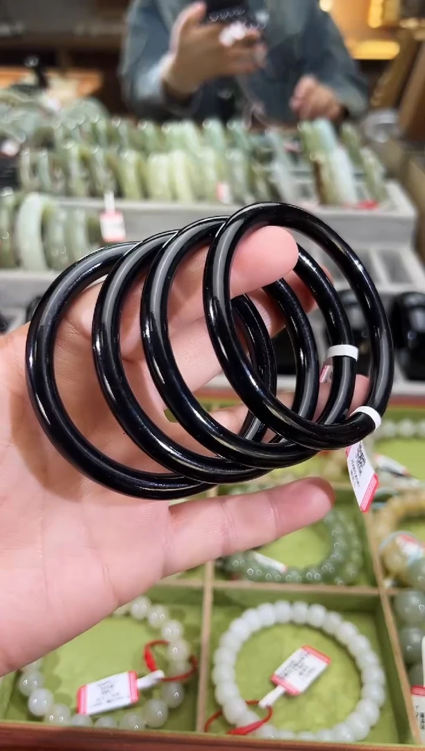 未镶嵌手镯和田玉澳洲黑青手镯56圈口 多样性发其一