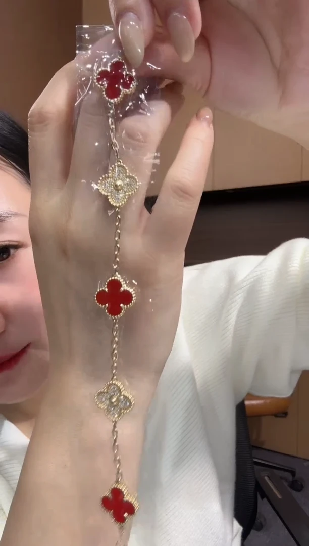 【闪购商品】钻石手链18K金镶嵌红色隔钻五花手链GHJ