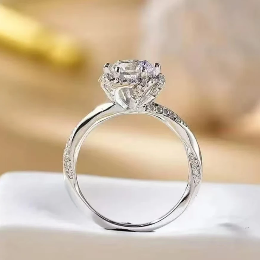 925银莫桑石戒指 925银（虞美人）豪镶时尚气质莫桑石女戒0.5-2克拉