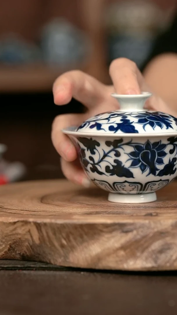 手绘手绘高温现代瓷  气  缠枝莲小元宝100C