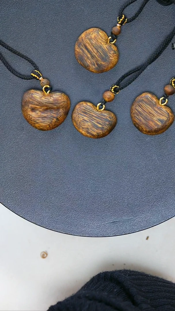 【闪购商品】沉香吊坠海南国香白棋爱心吊坠多样性发其一