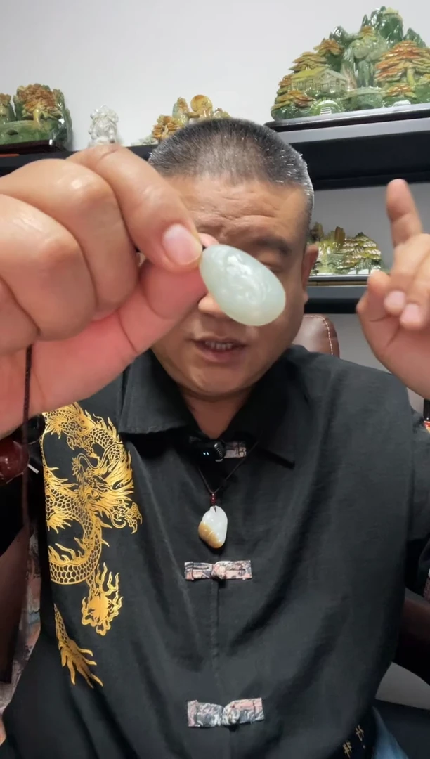 吊坠(赠链)未镶嵌和田玉锦鲤雕刻吊坠