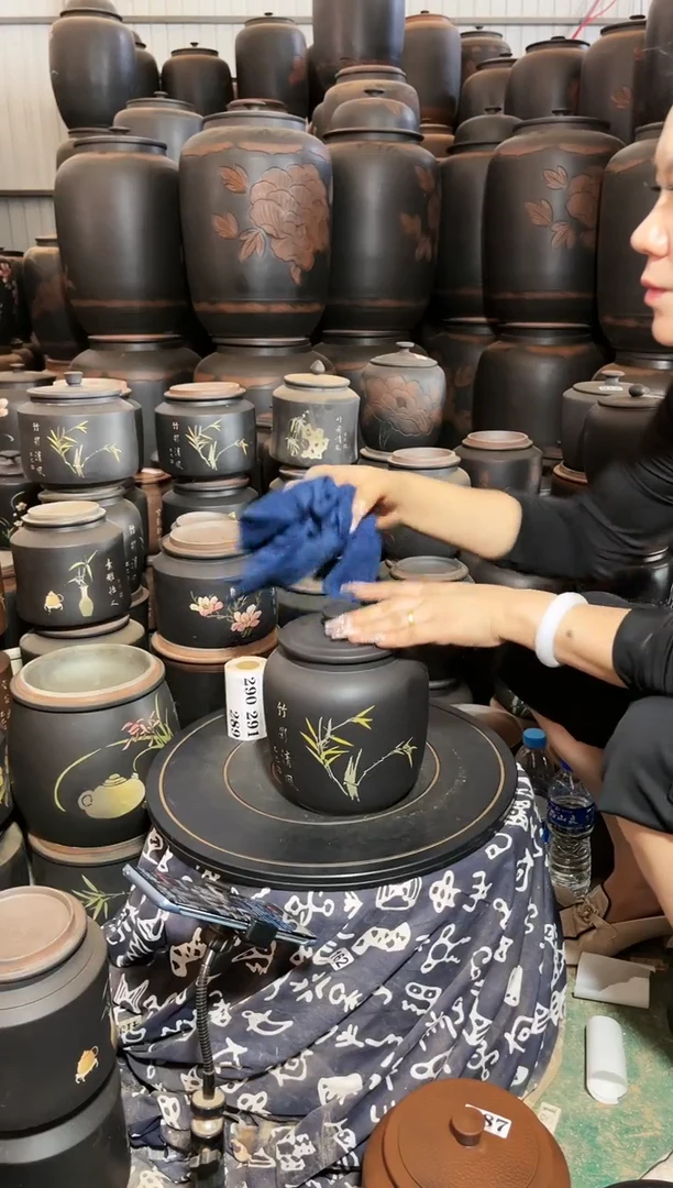 壶瑕疵茶叶罐 冬瓜彩填 903