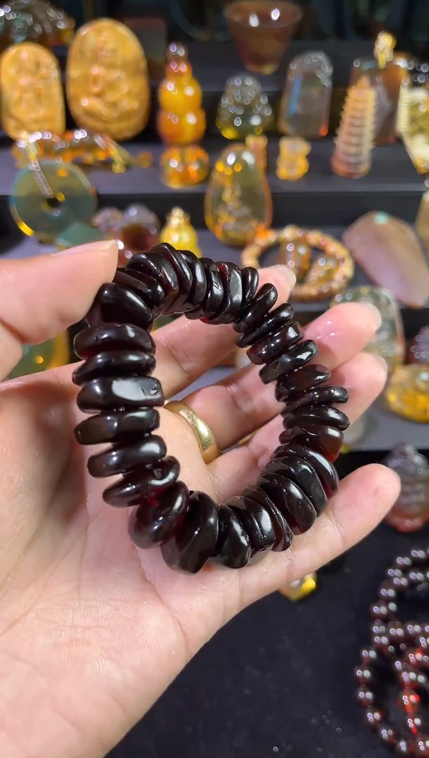 琥珀颈饰未镶嵌天然血珀随型手串 41.1g微瑕