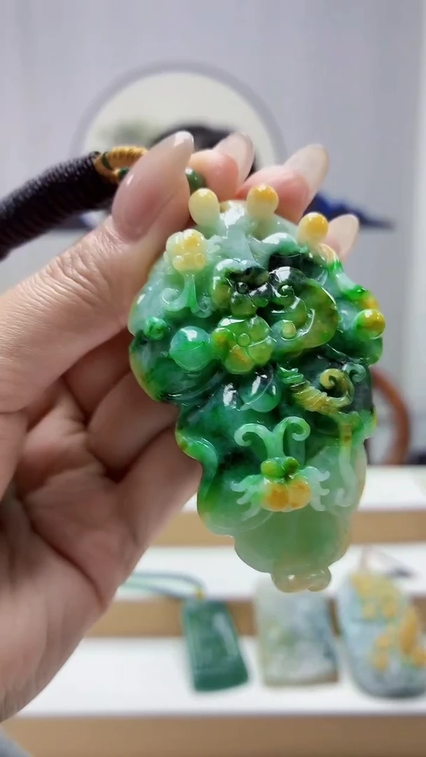 未镶嵌定制翡翠4852MM-毛货挂件70