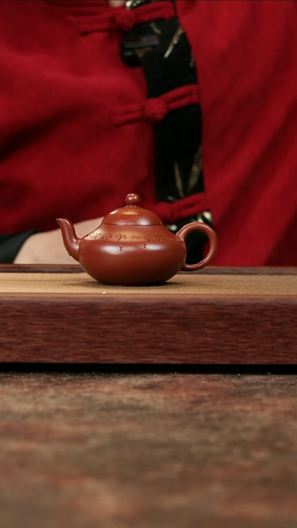 【闪购商品】紫砂茶壶李丹朱泥刻绘矮梨