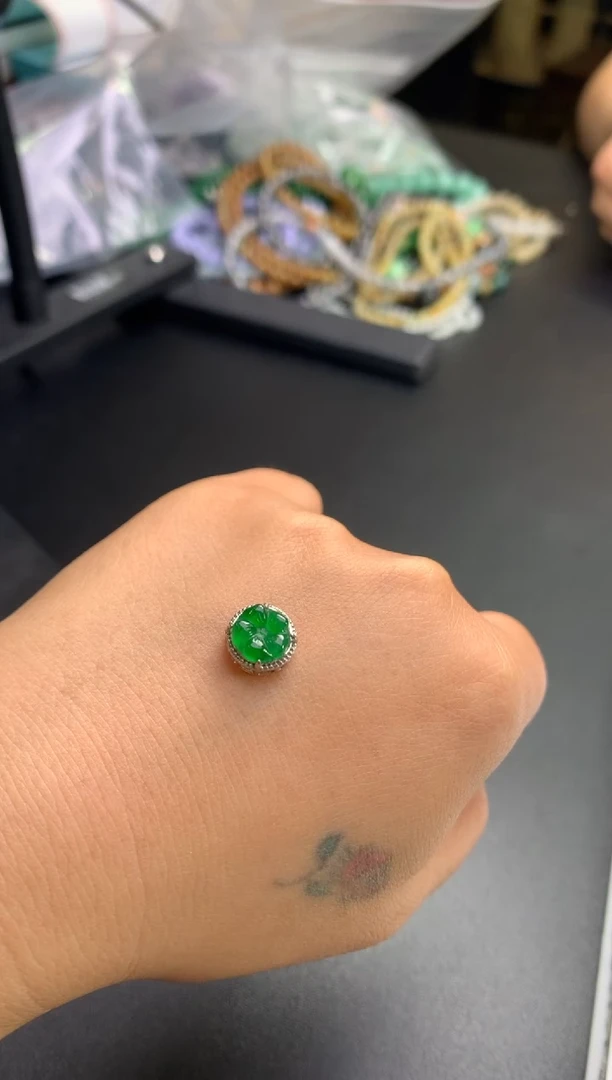 翡翠银S925镶嵌颈饰翡翠