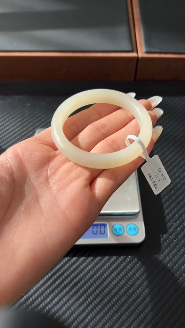 未镶嵌手镯和田玉黑山微色差53MH