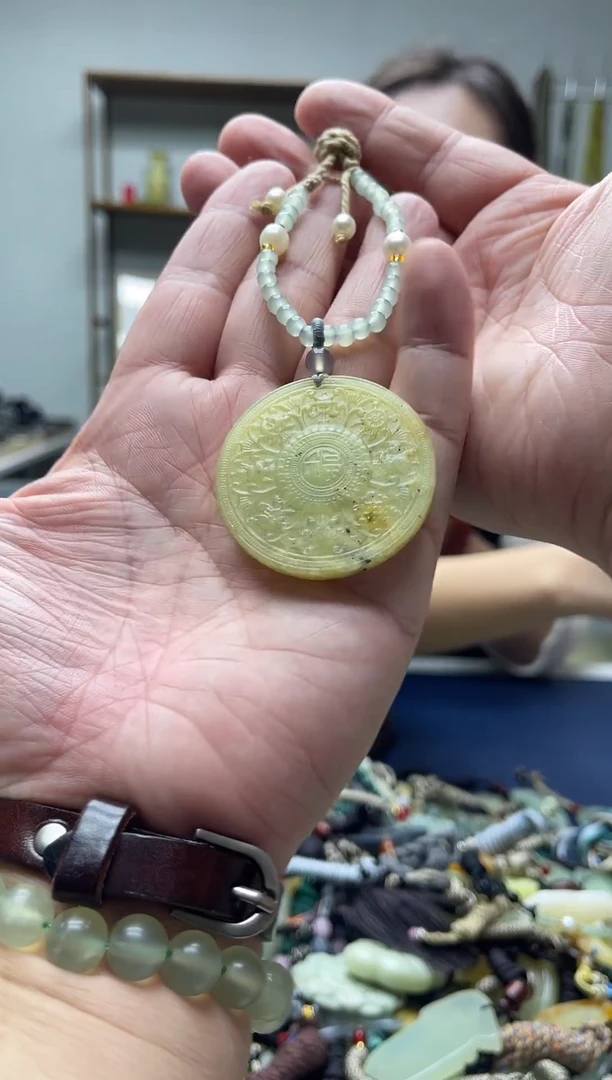 未镶嵌岫玉吊坠`