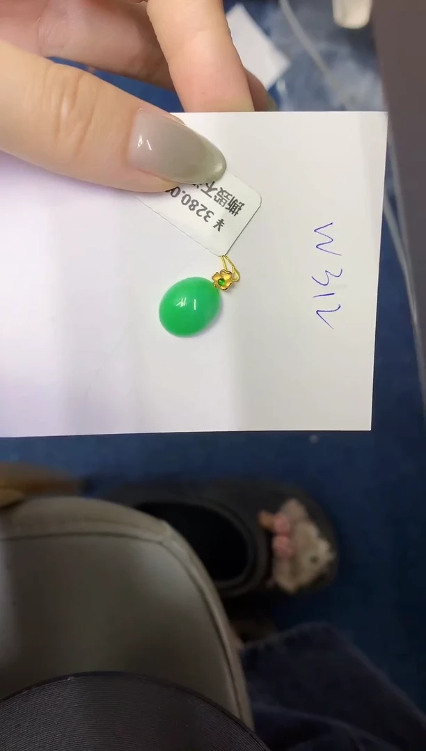 翡翠18K金镶嵌颈饰缅甸天然翡翠A货